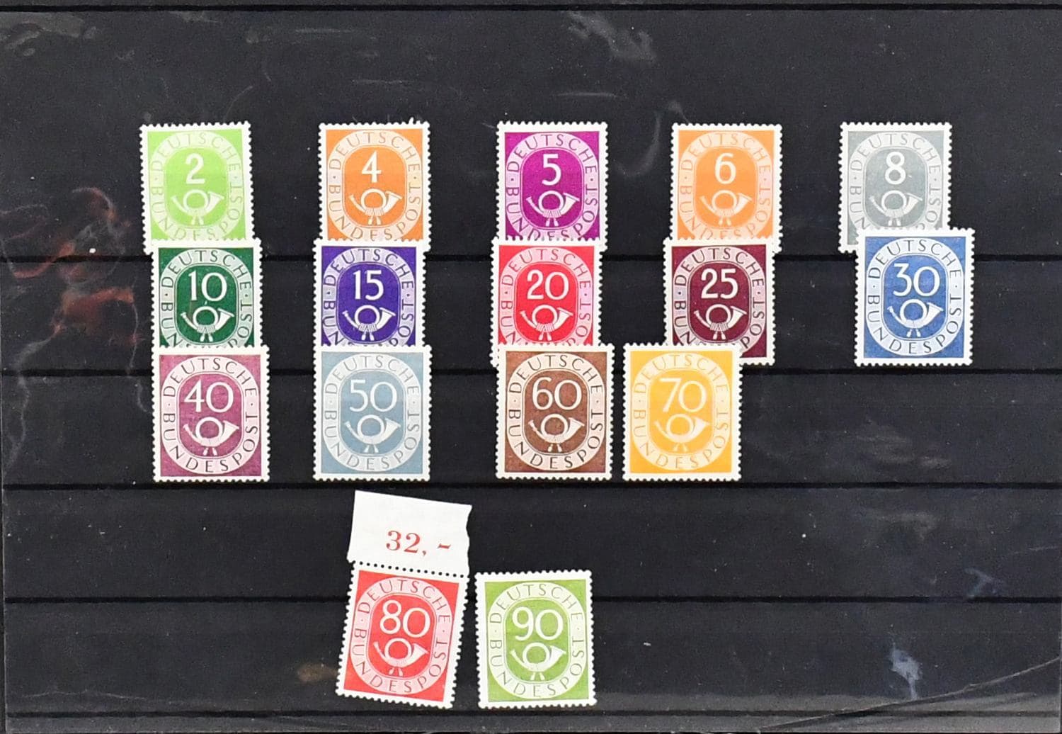 Los 7926 - Bund, Zusammenstellung besserer Erstausgaben in etwas untersch. Erhaltung inkl. postfrischem Posthorn-Satz, teils sign. Schlegel (Mi. 2200,-), zwei postfr. Viererblock-Serien Nr. 153-54 (360,-), 177-96 postfr. (300,-), ferner Nr. 184x gest. OR-VB (100,-), 259 gest. VB (300,-), sowie Nr. 260 im waager. Paar (200,-)