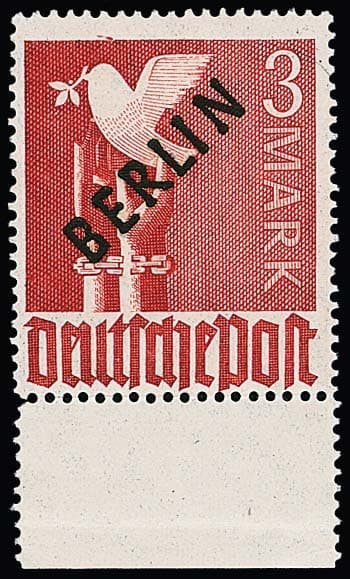 Los 3397 - 3 Mk. Schwarzaufdruck, postfrisches Unterrandstück mit Plattenfehler "Strich am Bildrand über Taube", nur im Rand vorgefaltet bzw. etwas angetrennt, sign. Schlegel. Mi. 2000,-
